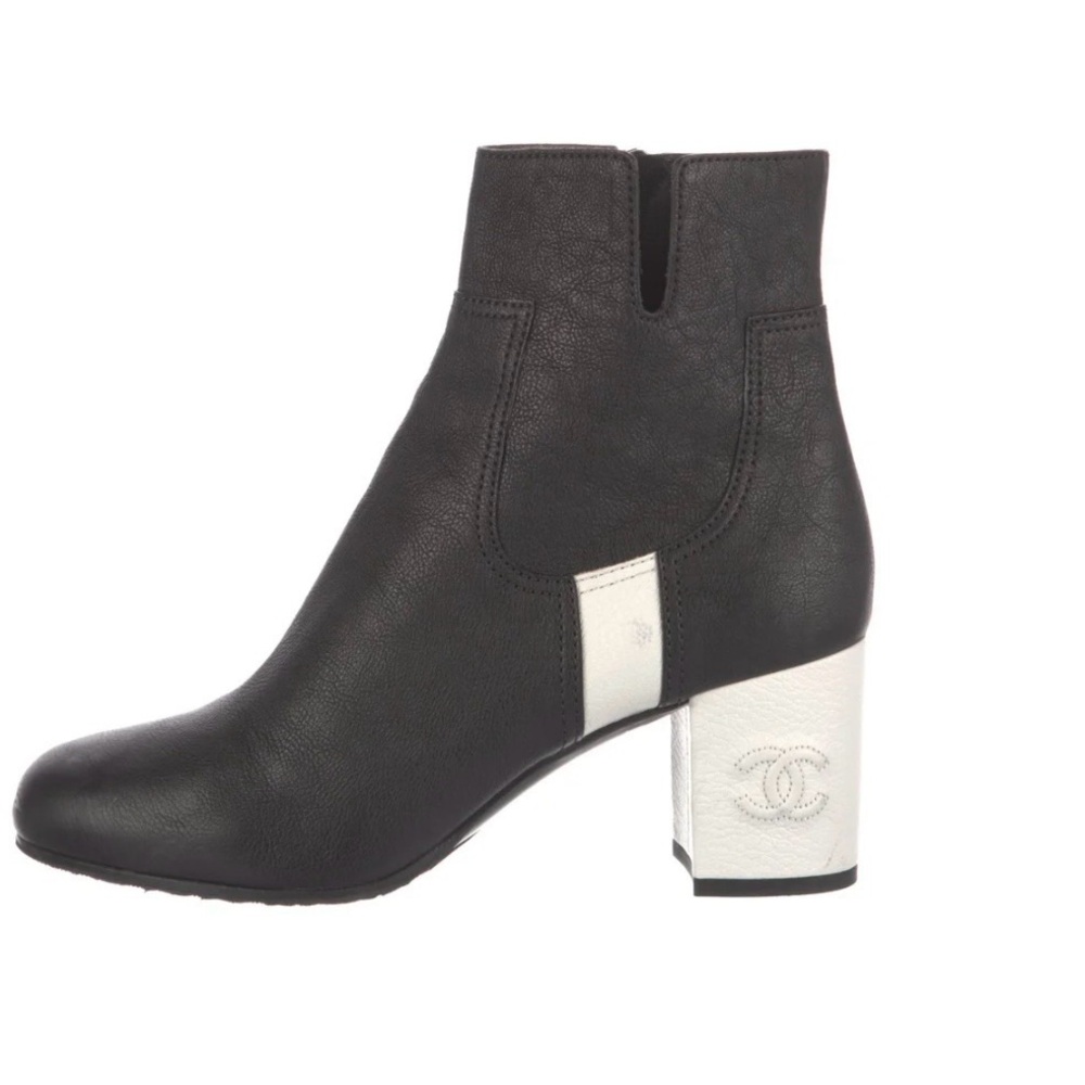 Chanel Black / White Leather CC Logo Heeled